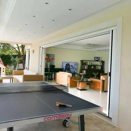 Villa Stunning Private With Pool In